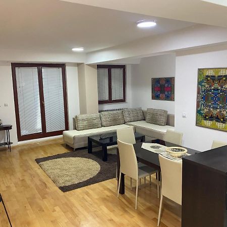 Dona Apartments Skopje Esterno foto