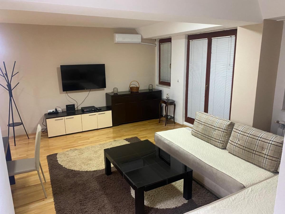 Dona Apartments Skopje Esterno foto