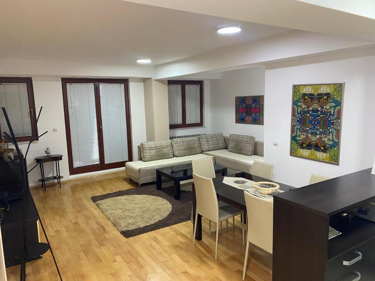 Dona Apartments Skopje Esterno foto