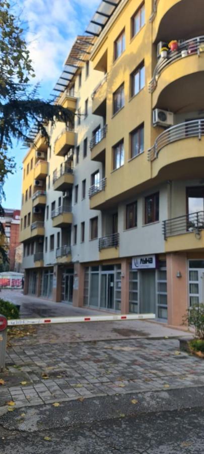 Dona Apartments Skopje Esterno foto